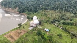 EE UU y Ecuador bombardean un campamento del narcotráfico cerca de la frontera con Colombia