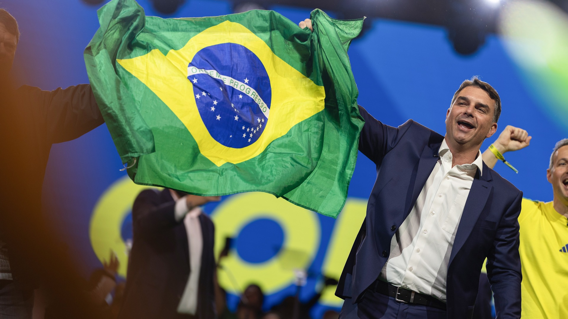 Flávio Bolsonaro se lanza a la carrera presidencial de Brasil con pocas alianzas y en el punto de mira de la justicia