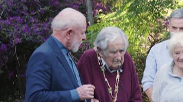 Lula otorga el más alto honor de Brasil a Pepe Mújica