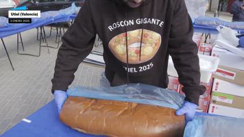Utiel bate su récord con un nuevos roscón gigante