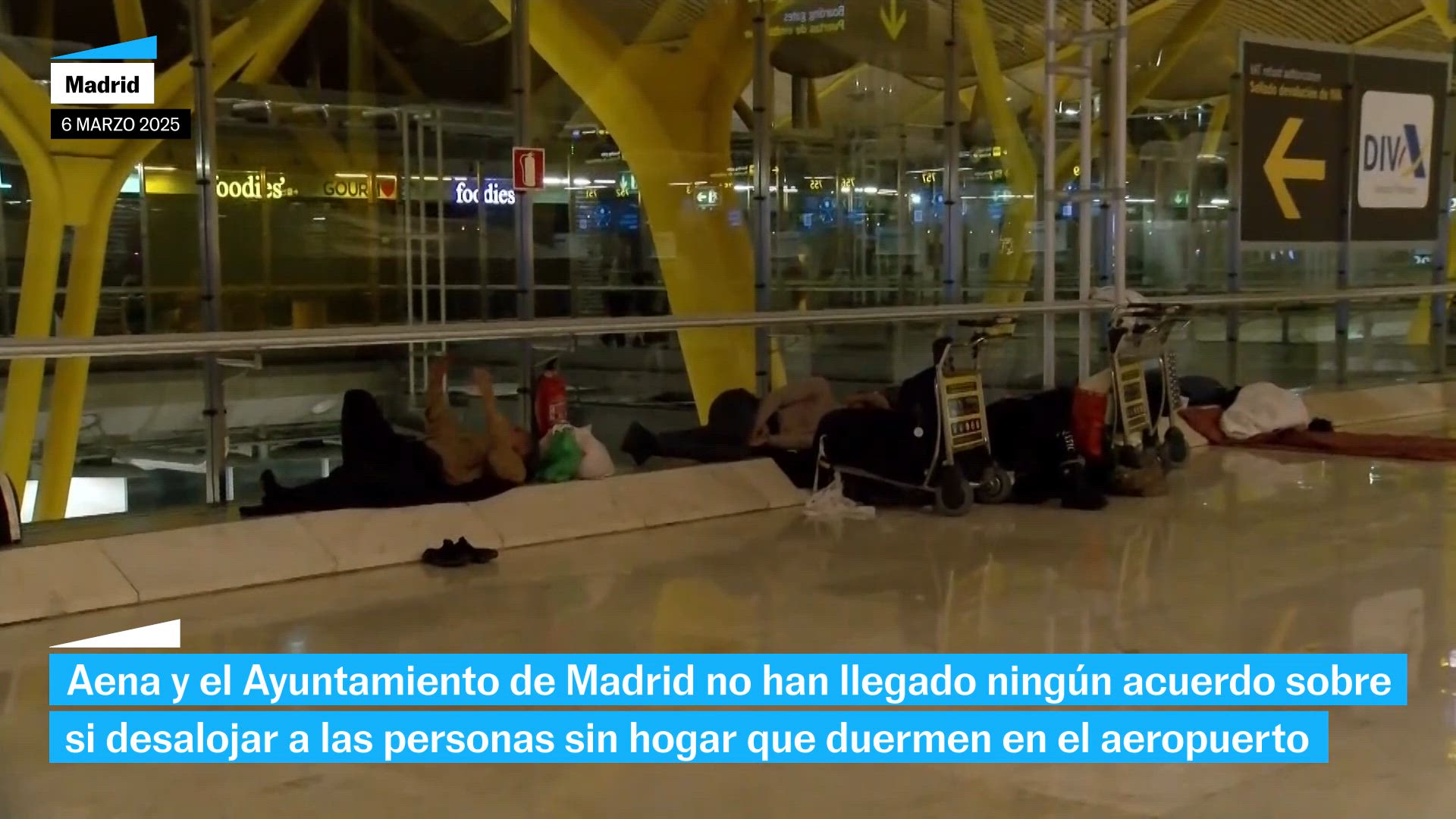 Aena y el Ayuntamiento de Madrid no llegan a un acuerdo sobre las personas que pernoctan en el Aeropuerto de Barajas