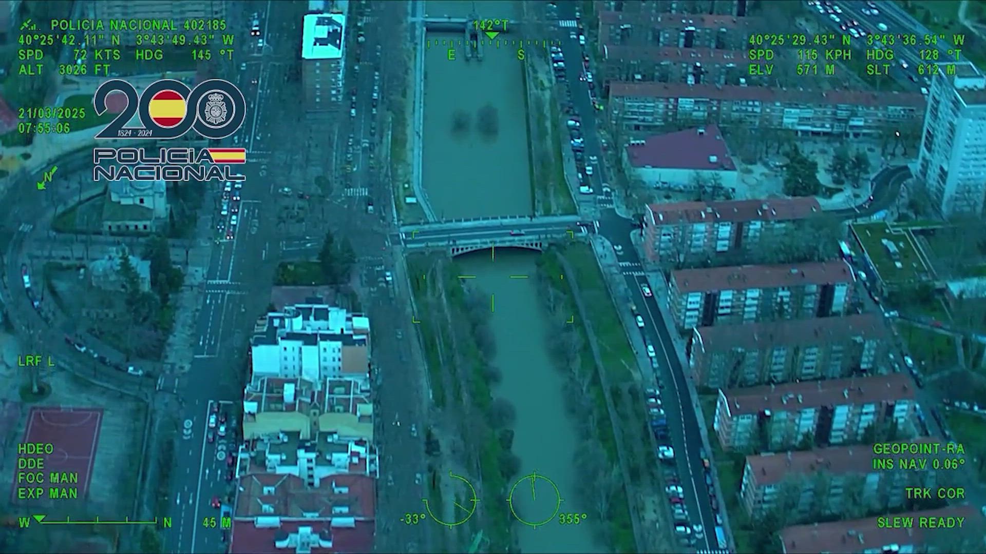 La Policía Nacional difunde imágenes del Manzanares sobre un posible desbordamiento.