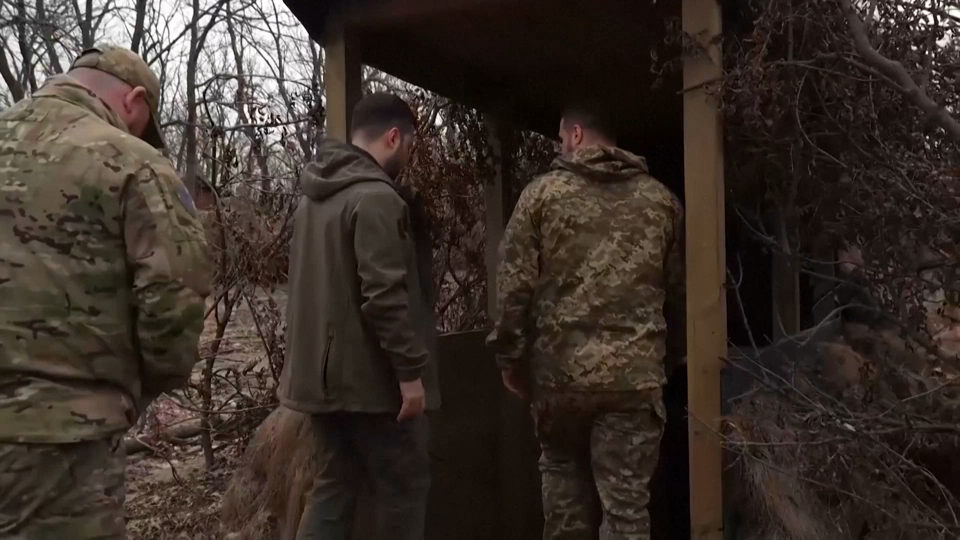 Un ataque con drones rusos deja al menos 7 muertos en Ucrania y Zelenski visita las tropas