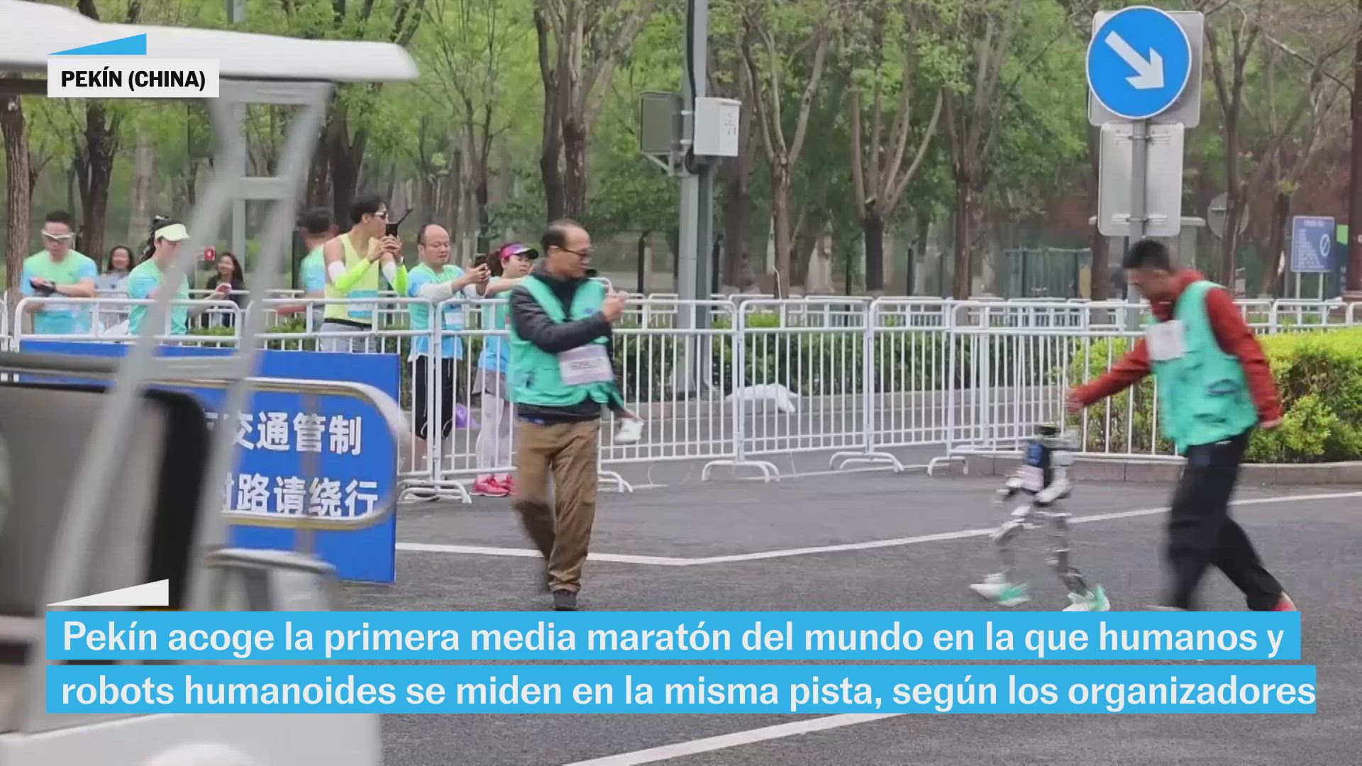 Pekín acoge la primera media maratón del mundo en la que humanos y humanoides se miden en la misma pista