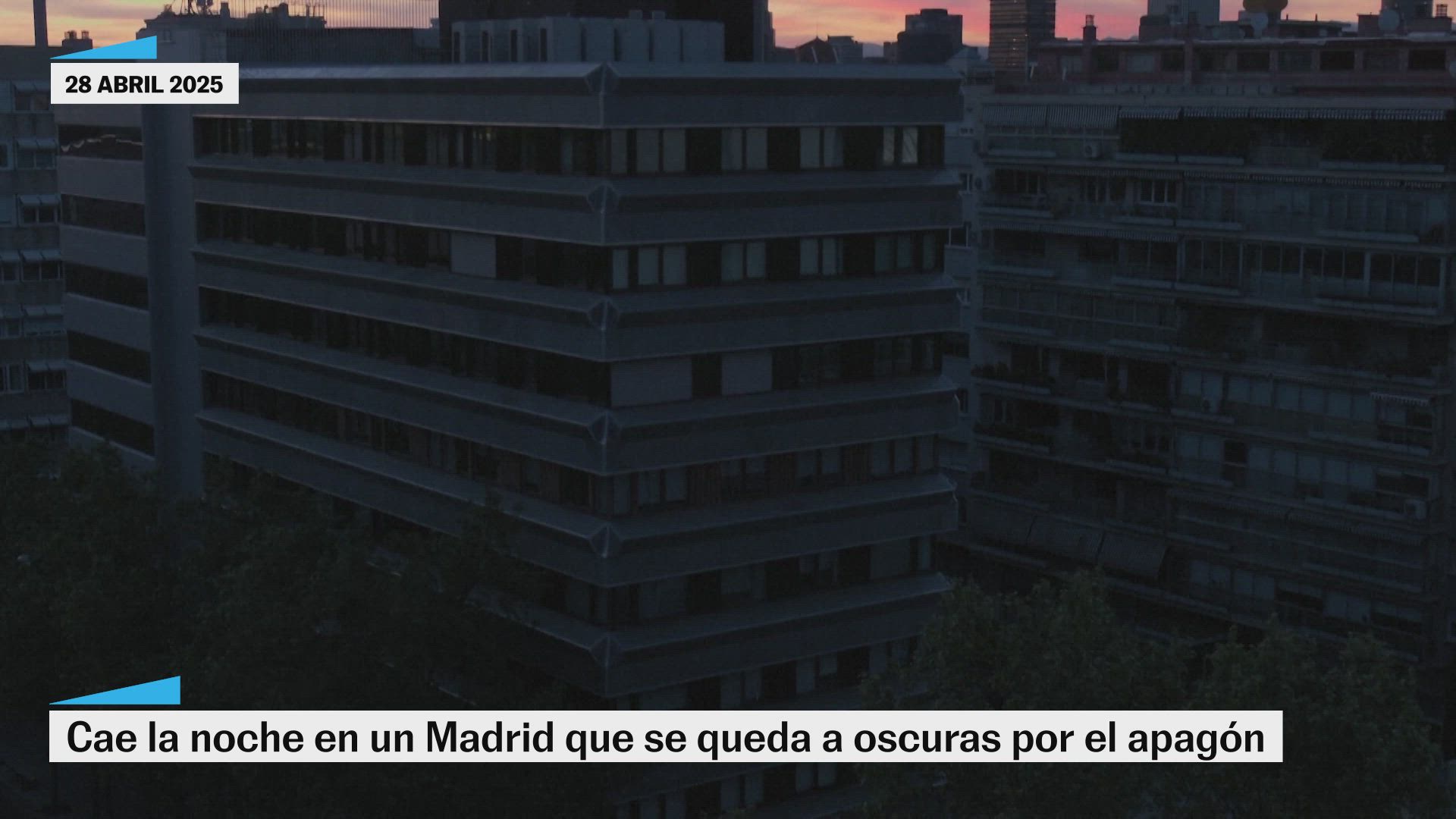 Así cae la noche en un Madrid a oscuras por el apagón