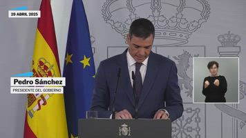 La comparecencia de Sánchez el día después del apagón, en cuatro titulares