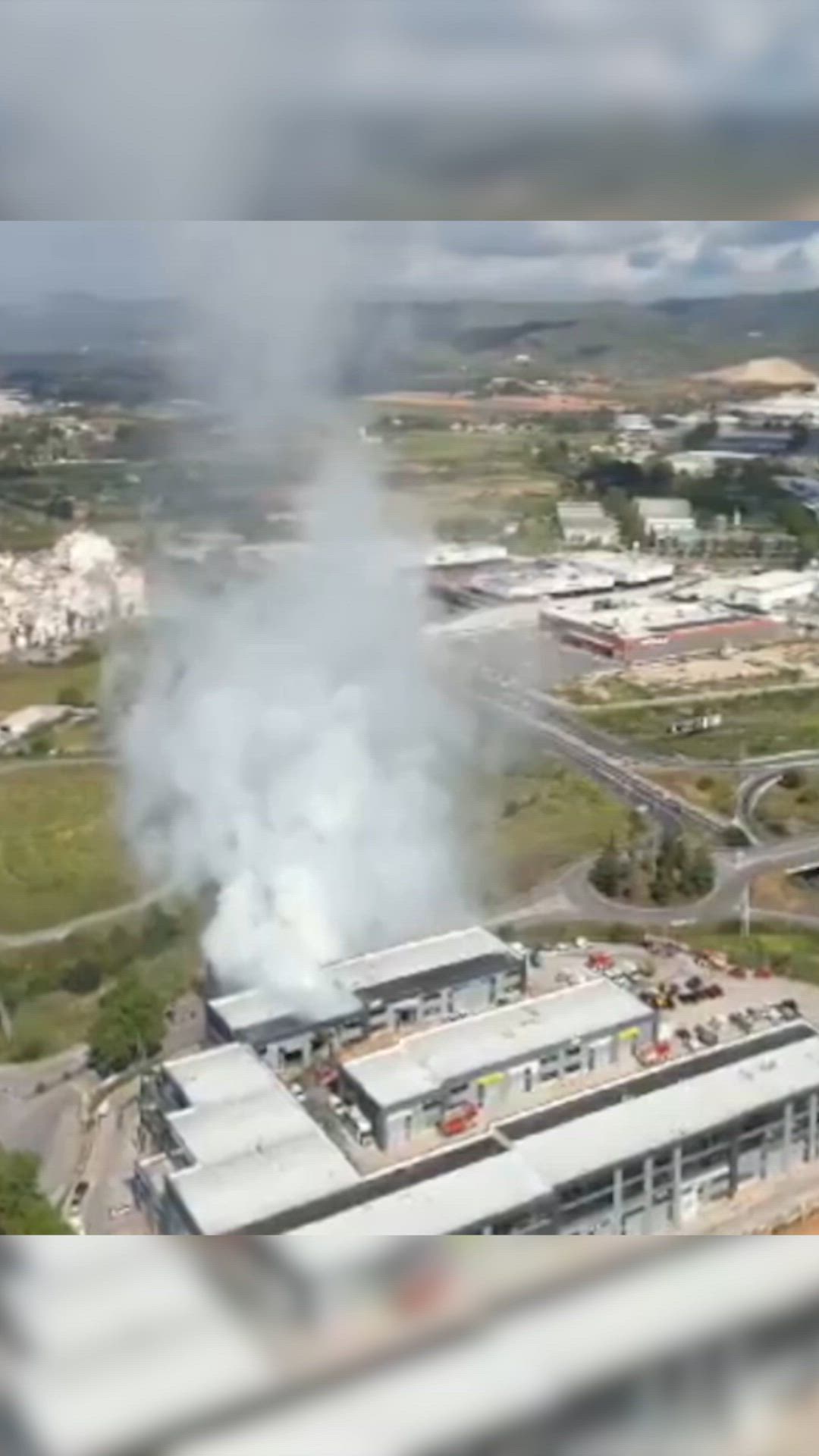 Imágenes aéreas de la nube tóxica que confinó a miles en Cataluña