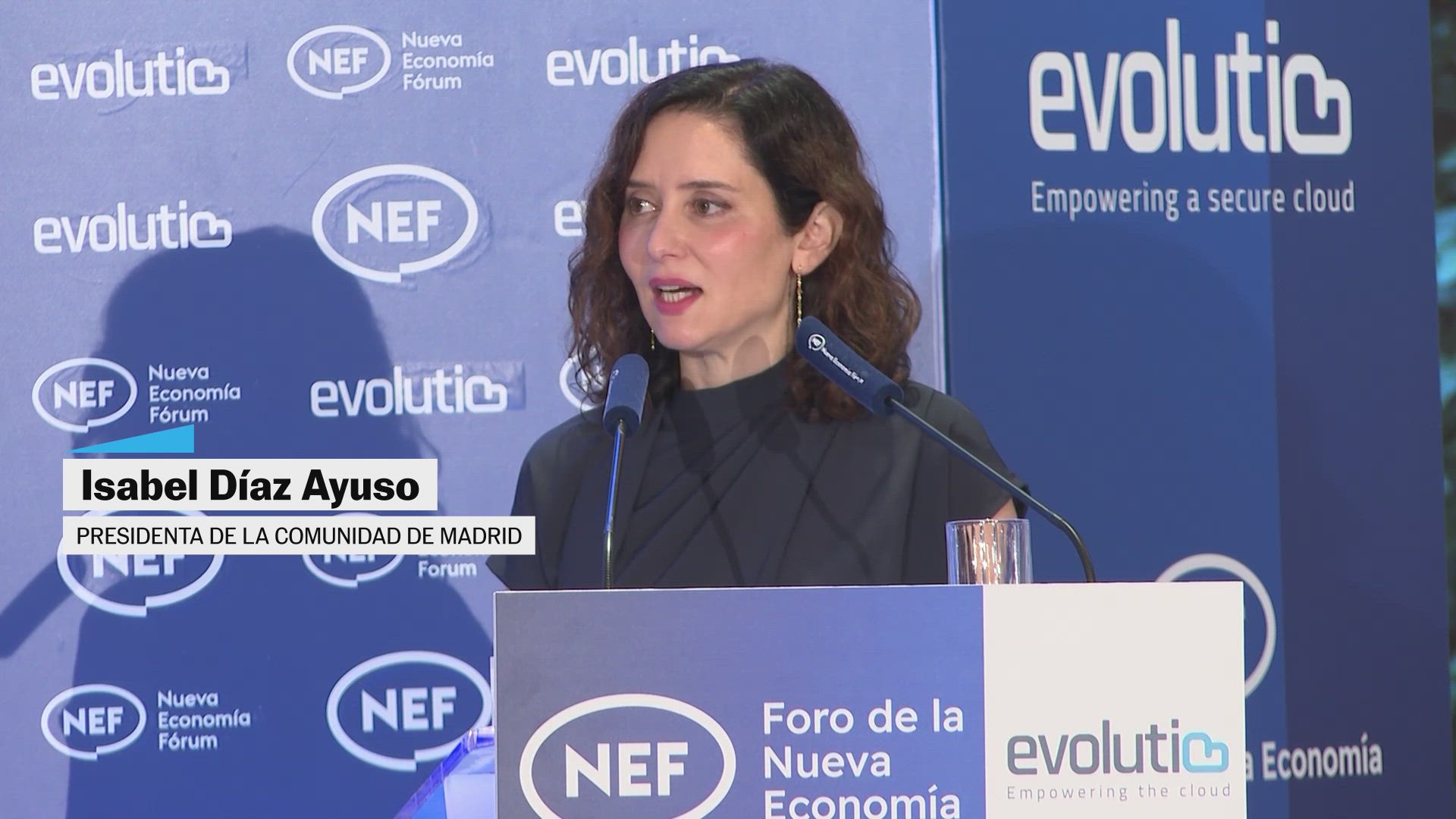 Ayuso pide a Feijóo que adelante el congreso nacional del PP