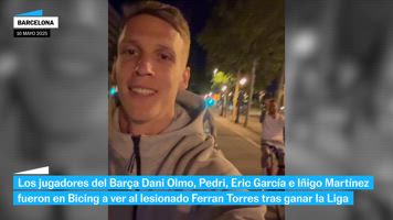 Jugadores del Barça fueron en Bicing a ver al lesionado Ferran Torres tras ganar la Liga