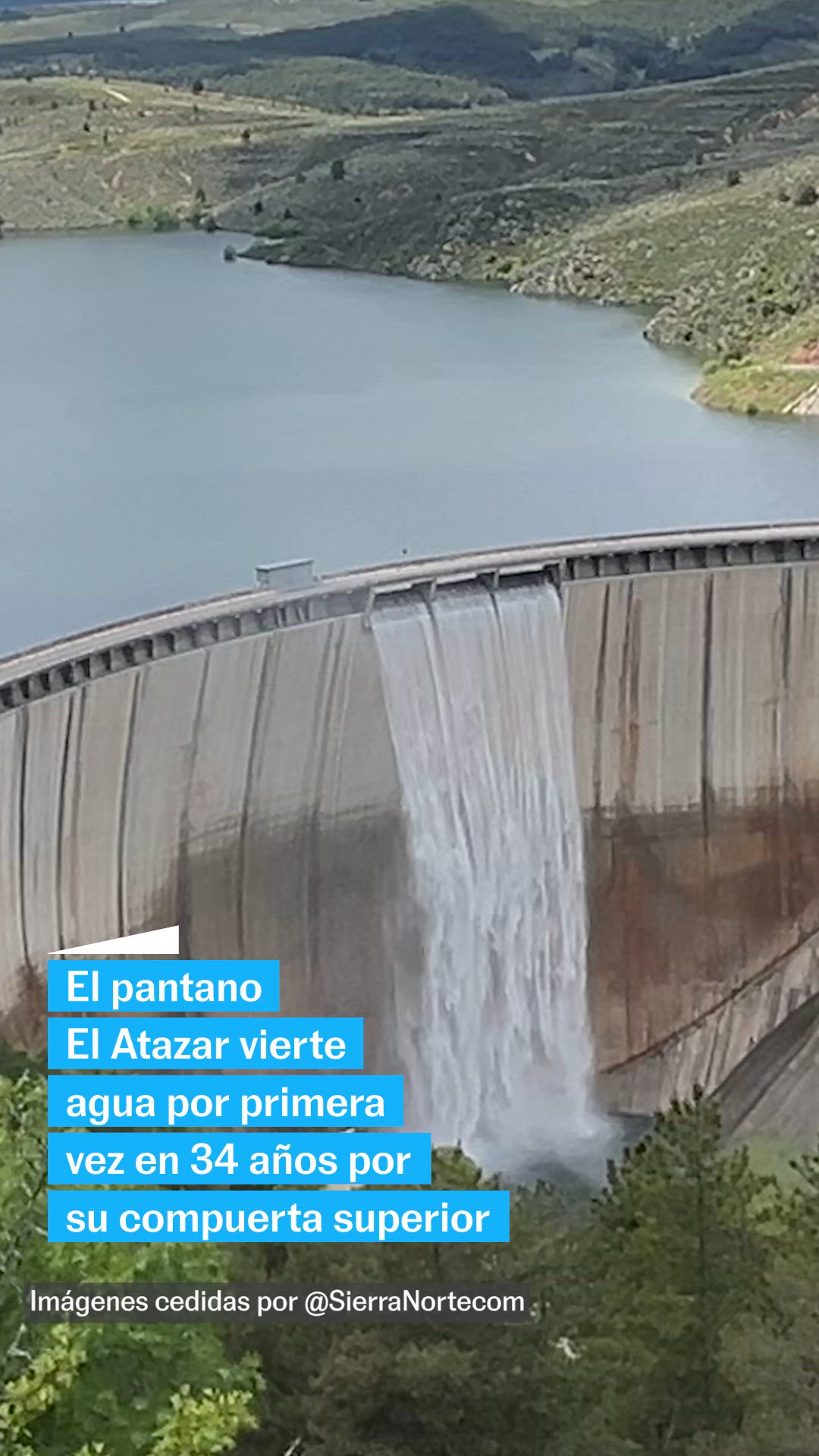 El Atazar vierte agua por por primera vez en 34 años por su compuerta superior