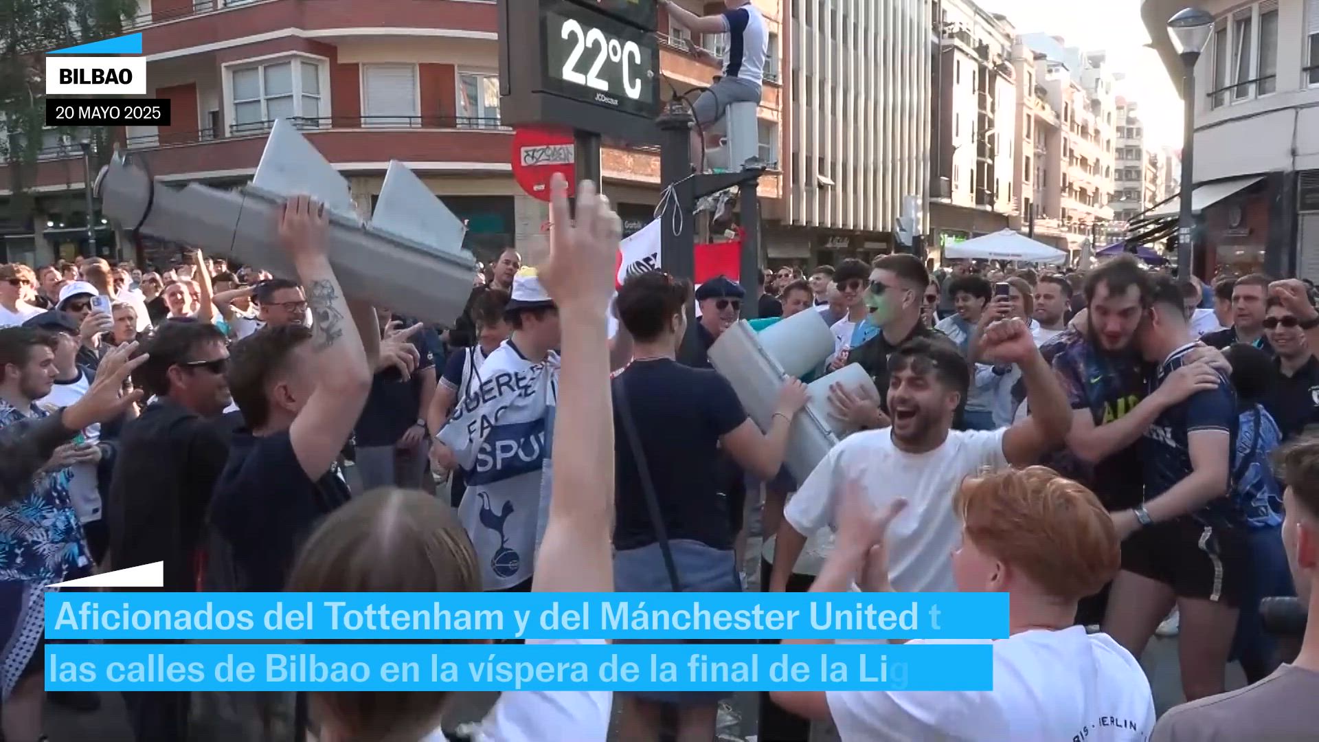 La afición inglesa toma las calles de Bilbao en la vispera de la final de la Liga Europa
