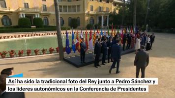 Así ha sido la tradicional foto de familia del Rey junto a Pedro Sánchez y los líderes autonómicos