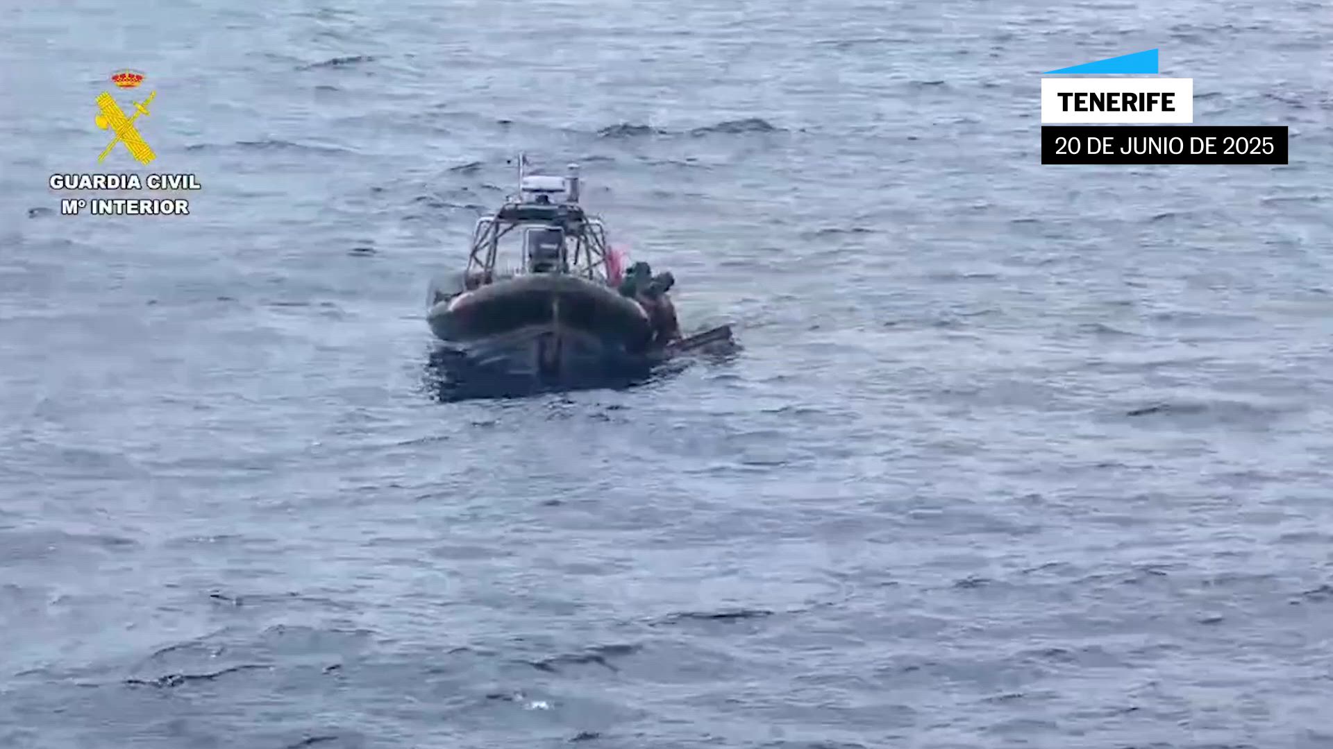 Un hombre es rescatado intentado cruzar de de Tenerife a Gran Canaria en un palé