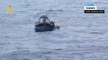 Un hombre es rescatado intentado cruzar de de Tenerife a Gran Canaria en un palé