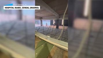 Se cae el revestimiento de un techo en un porche del Zendal sin causar daños personales