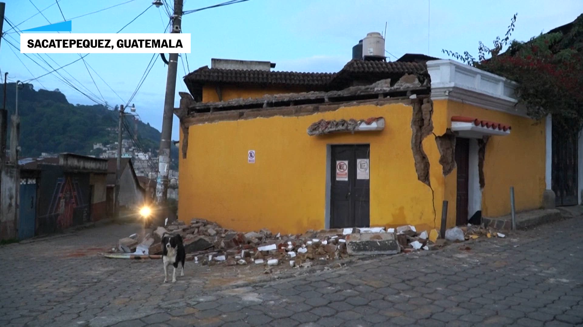 Derrumbes, caminos bloqueados y casas dañadas tras sismo en Guatemala
