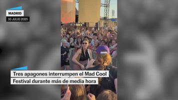 Gracie Abrams baja al foso para seguir con su actuación tras el apagón en el Mad Cool