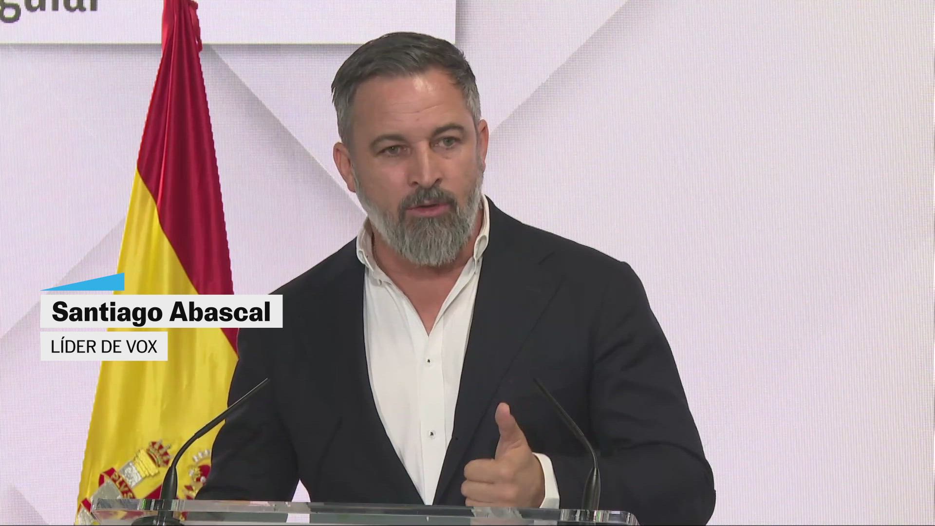 Abascal pide "deportaciones masivas" y culpabiliza al "bipartidismo" de la violencia en las calles de Torre Pacheco