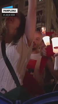 Cientos de personas despiden los San Fermines cantando el tradicional 'Pobre de mi'