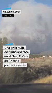 Una gran nube de humo aparece sobre el Gran Cañón en Arizona por un incendio