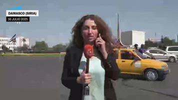Momento en que una reportera vive en directo el bombardeo israelí sobre el Ministerio de Defensa sirio