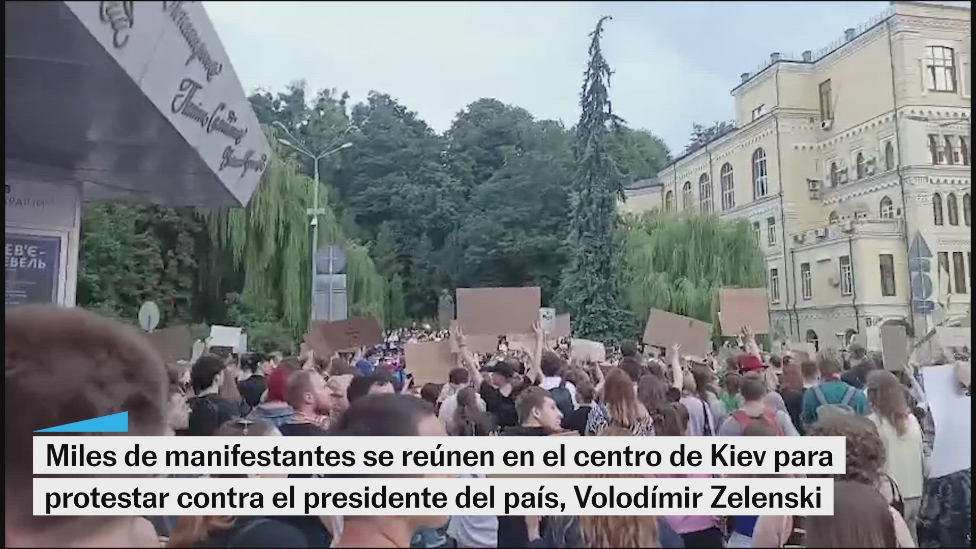 Miles de manifestantes se reúnen en Kiev para protestar contra Zelenski