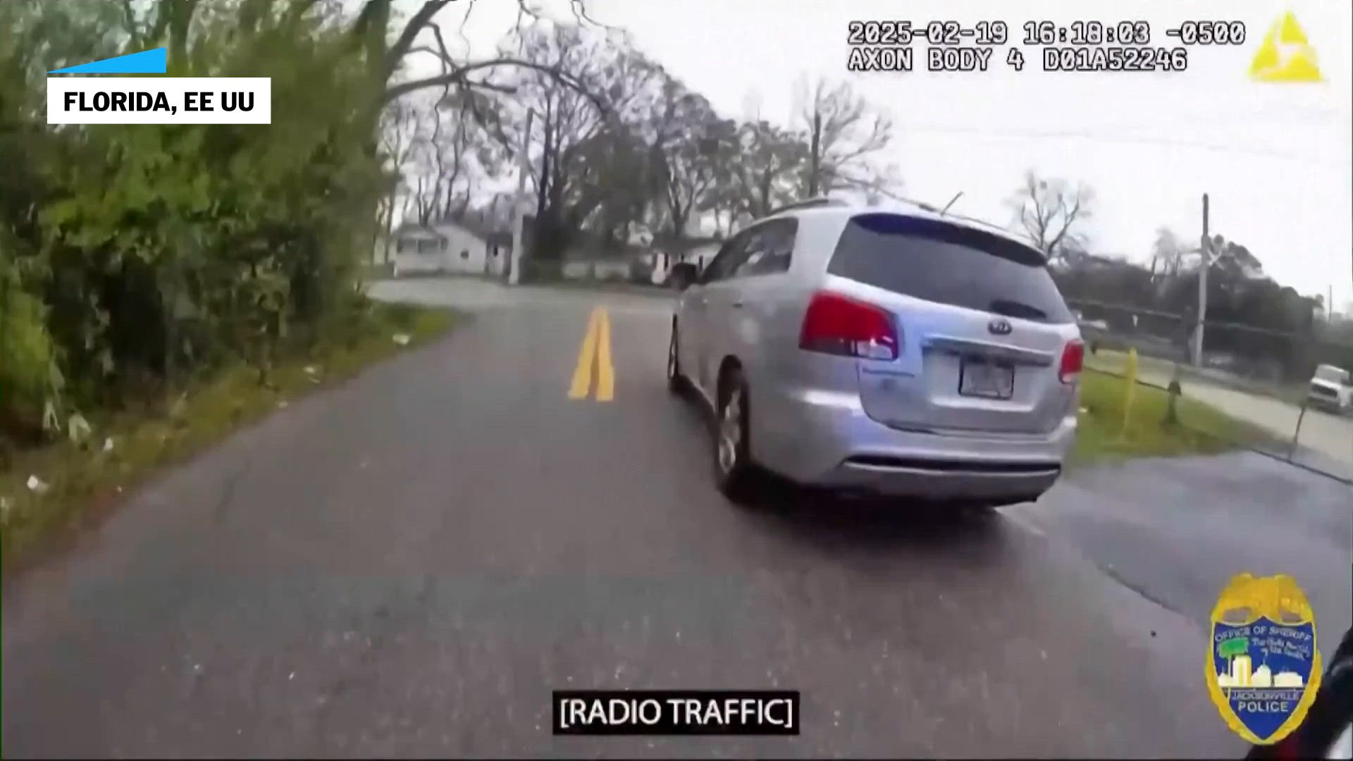 Video que muestra a agentes de Florida golpeando y arrastrando a un hombre desde su automóvil.