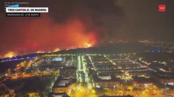 El fuego asola España: miles de desalojos en León, Madrid y Cádiz
