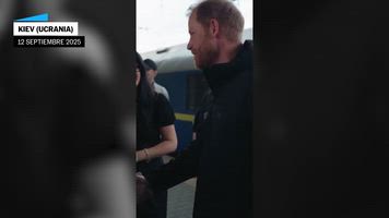 Enrique de Inglaterra visita por sorpresa Ucrania para interesarse por la situación de sus habitantes