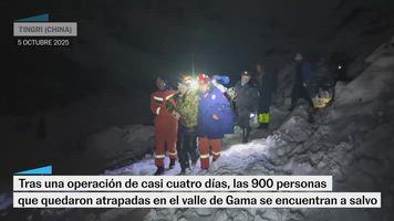Concluye el rescate de las casi 900 personas atrapadas cerca de la cara tibetana del Everest tras un salvamento de casi cuatro días