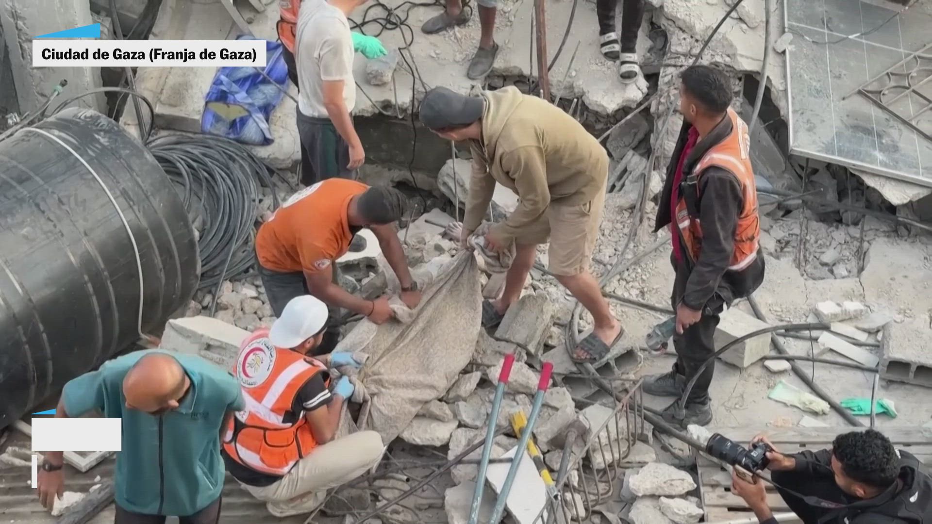 Israel bombardea Gaza dejando al menos un centenar de muertos, entre ellos 46 niños