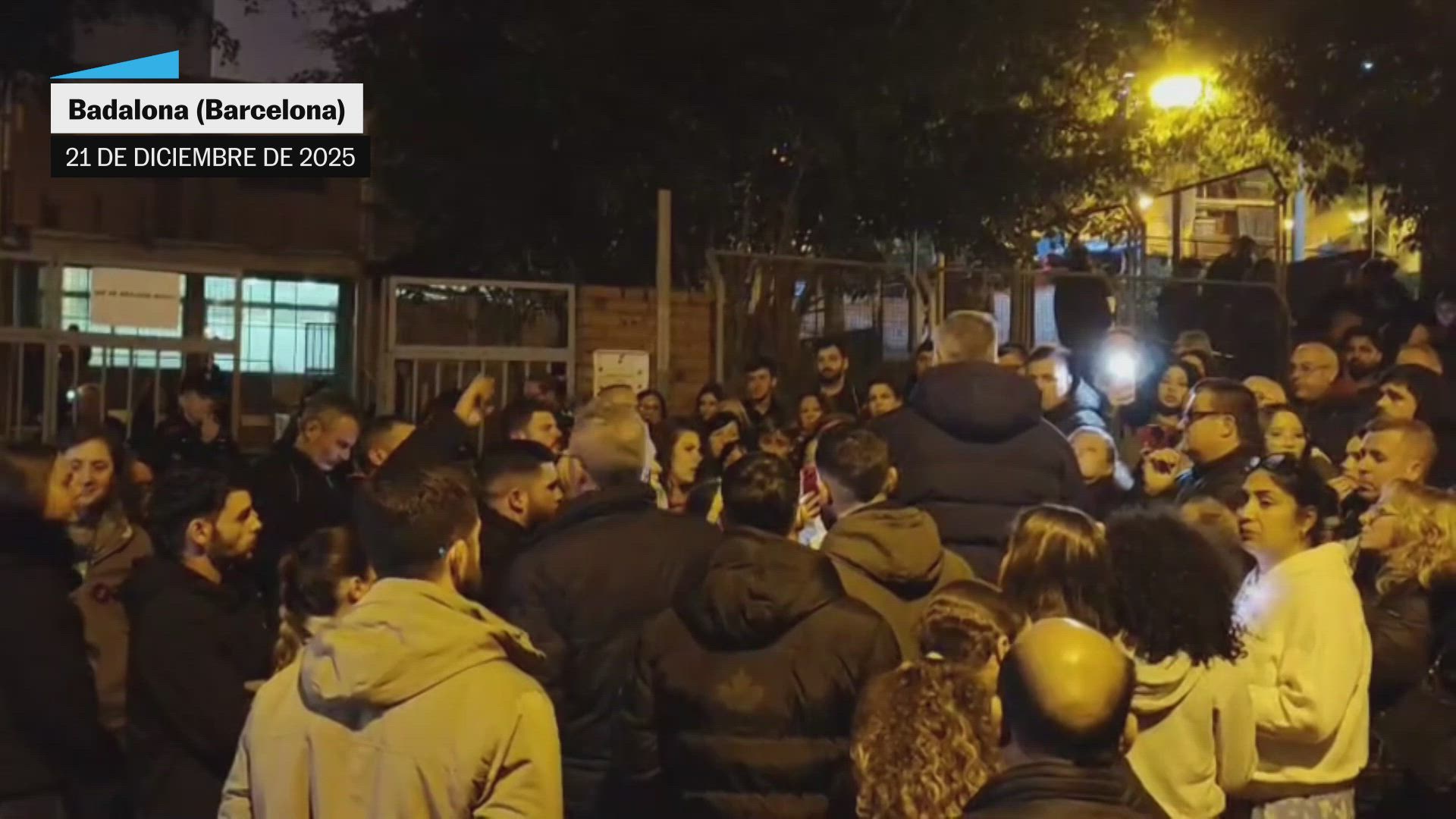 Vecinos de Badalona bloquean la llegada de migrantes a una parroquia