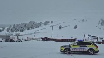 El temporal de hielo y nieve afecta este viernes a 33 carreteras secundarias