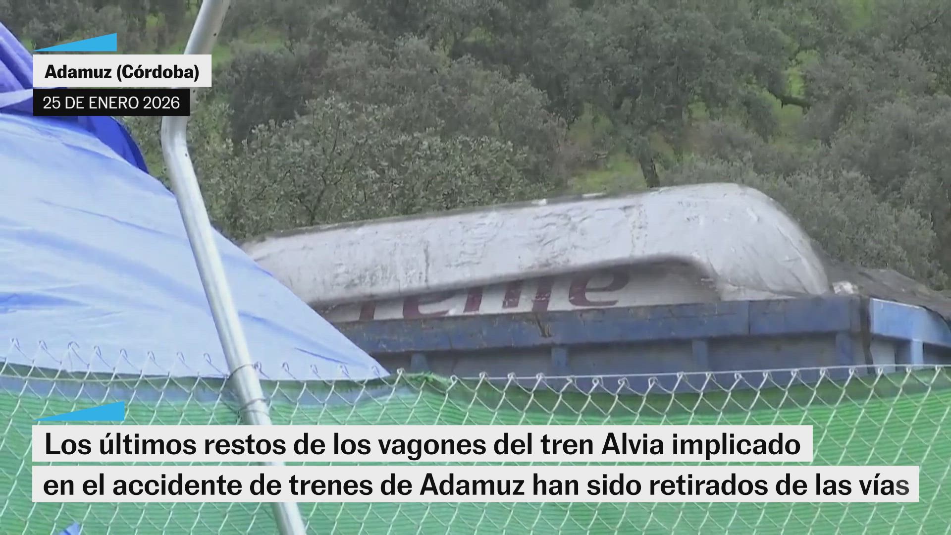 Los últimos restos del Alvia implicado en el accidente de Adamuz son retirados de las vías