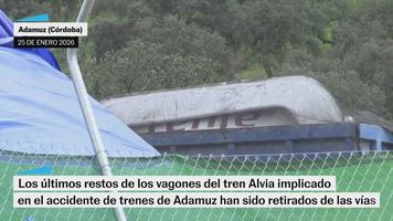 Los últimos restos del Alvia implicado en el accidente de Adamuz son retirados de las vías