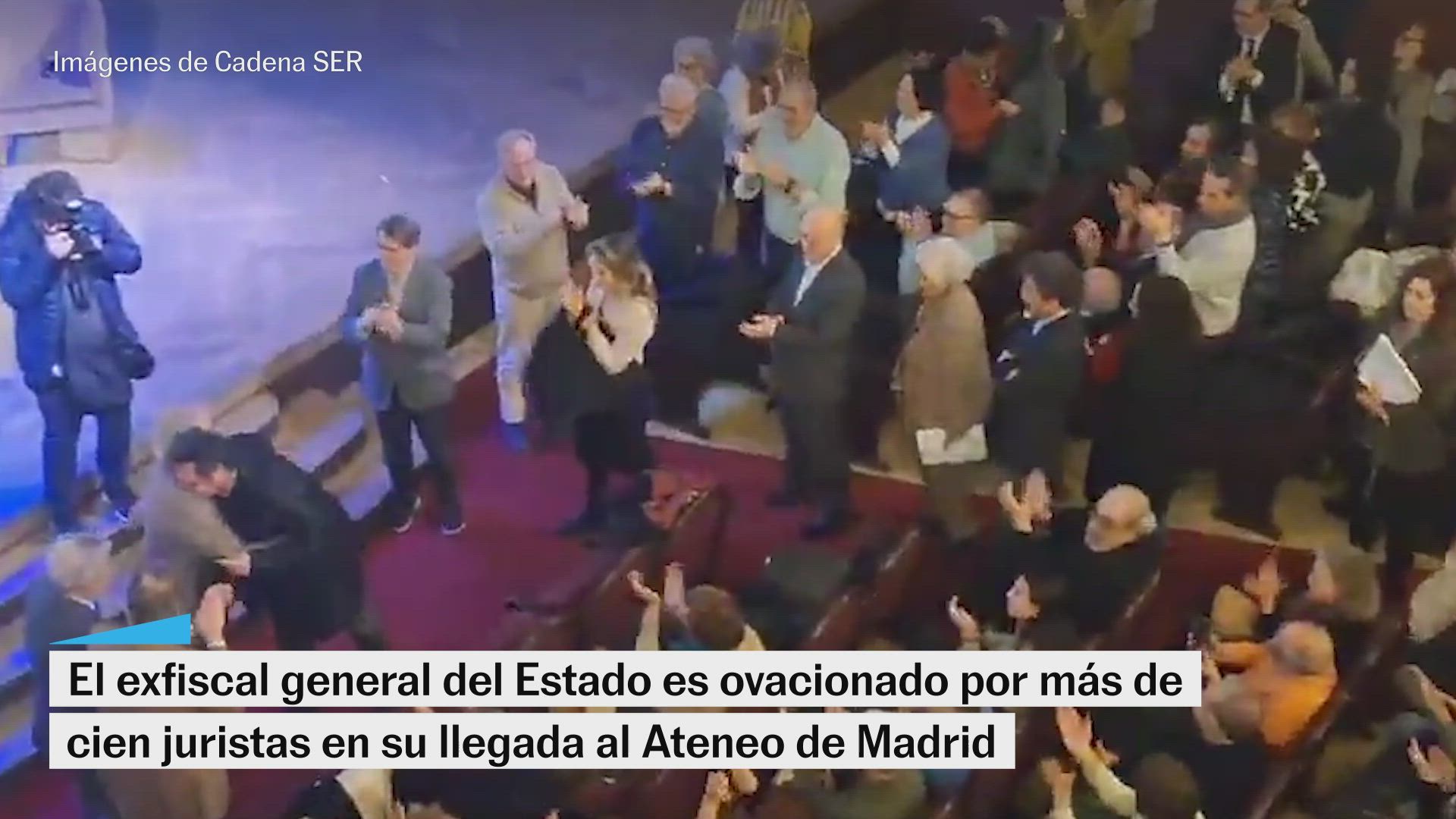 Álvaro García Ortiz es ovacionado en el Ateneo de Madrid