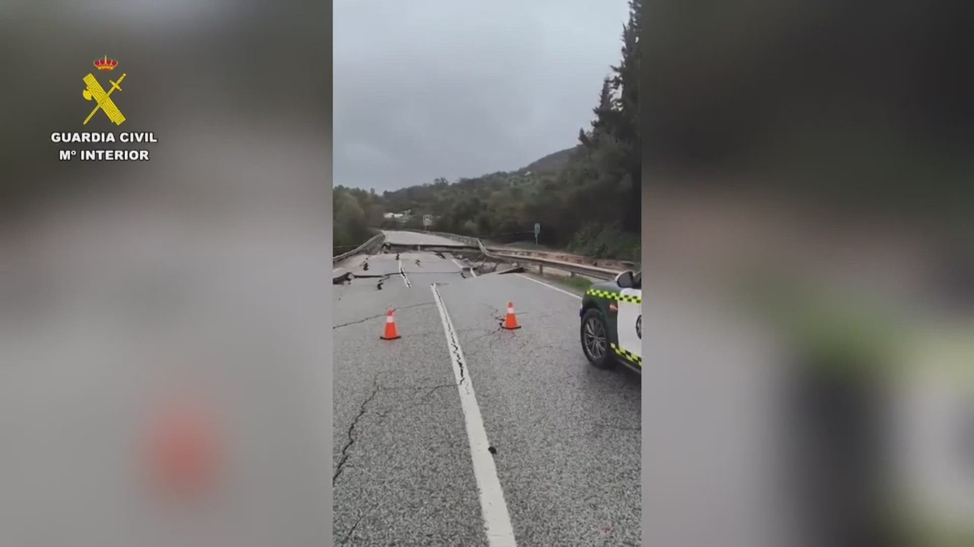 El temporal destroza varias carreteras en Cádiz