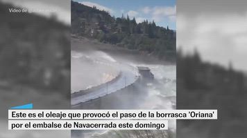Así fue el oleaje que provocó la borrasca 'Oriana' en el embalse de Navacerrada