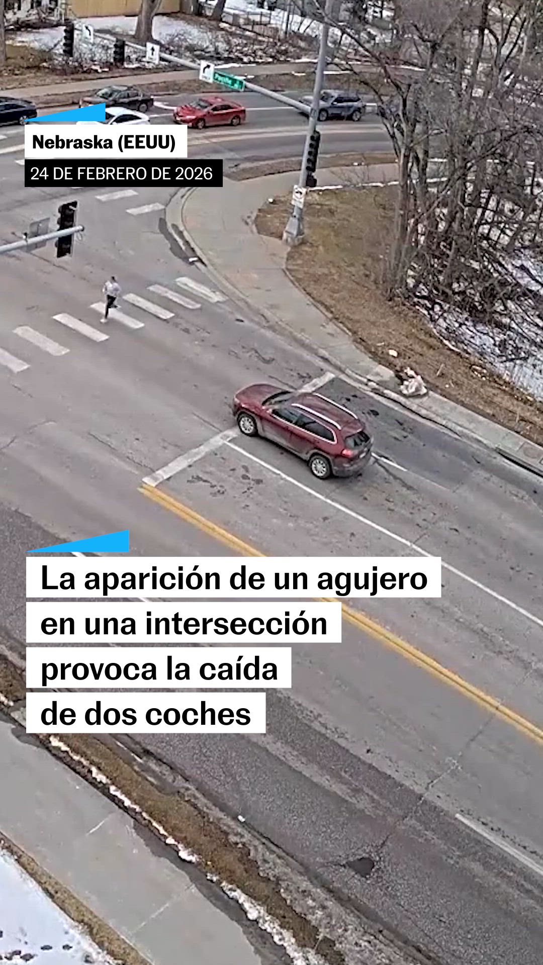 La aparición de un agujero provoca la caída de dos coches en Nebraska