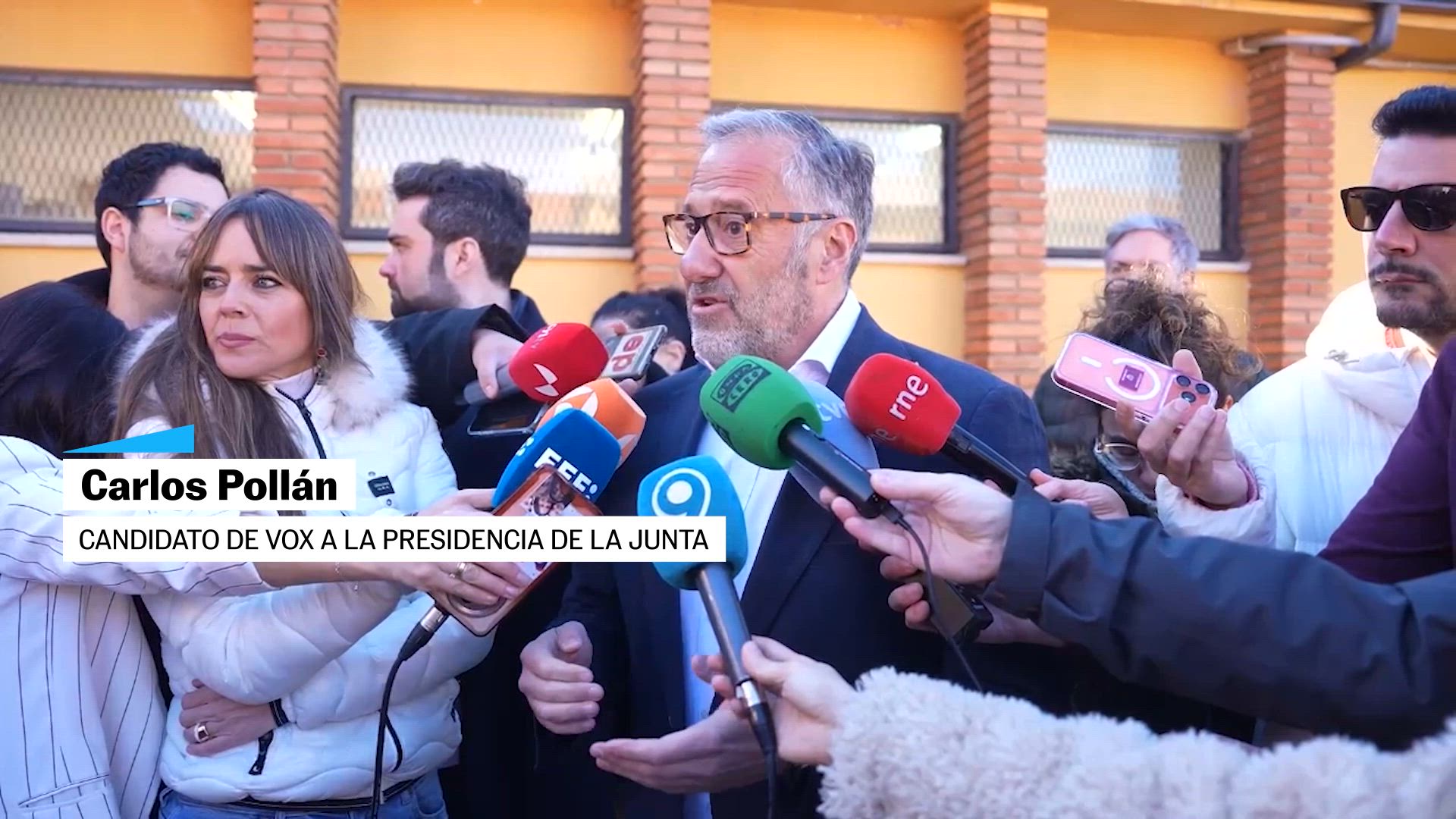 Carlos Pollán (VOX)  ejerce su derecho a voto