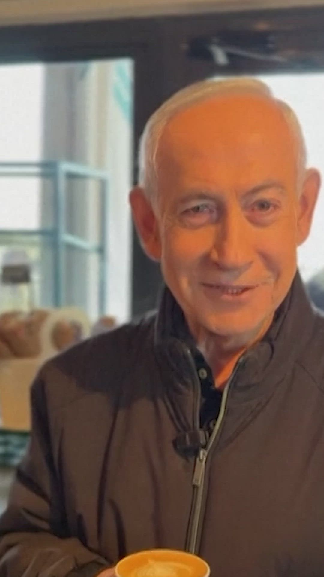 Netanyahu bromea sobre los rumores de su muerte