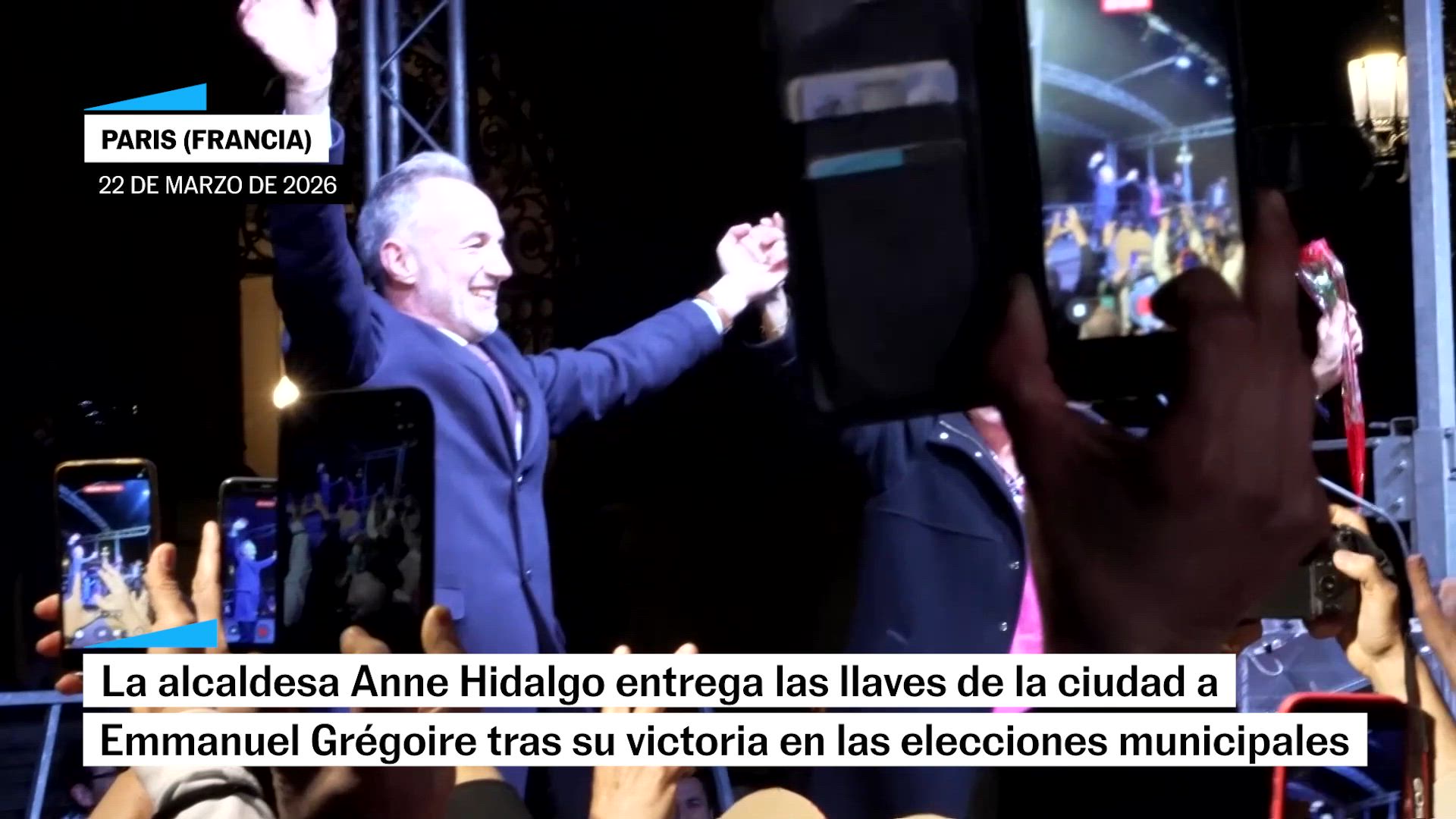 La alcaldesa Anne Hidalgo entrega las llaves de París a Emmanuel Grégoire